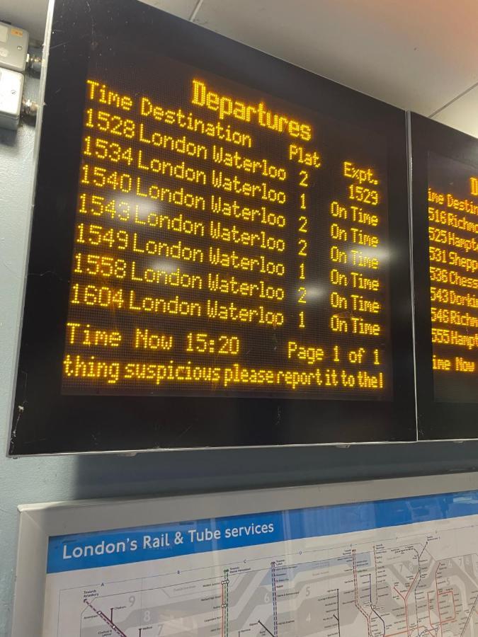 Super Convenient For Central London - Large 2 Double Bed Apartment 30 Seconds Walk To Platform Train Station And 19 Mins To London Waterloo Экстерьер фото