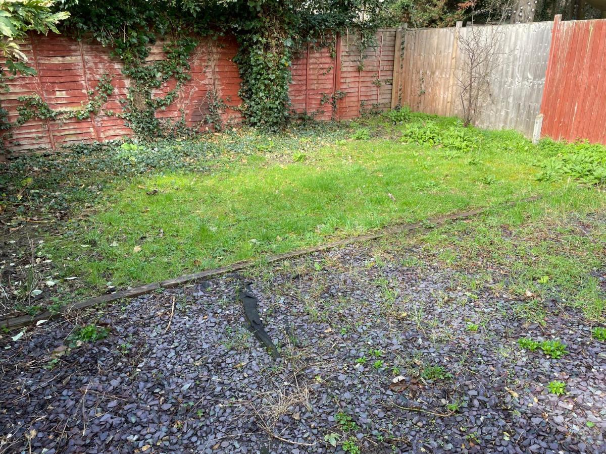 Super Convenient For Central London - Large 2 Double Bed Apartment 30 Seconds Walk To Platform Train Station And 19 Mins To London Waterloo Экстерьер фото